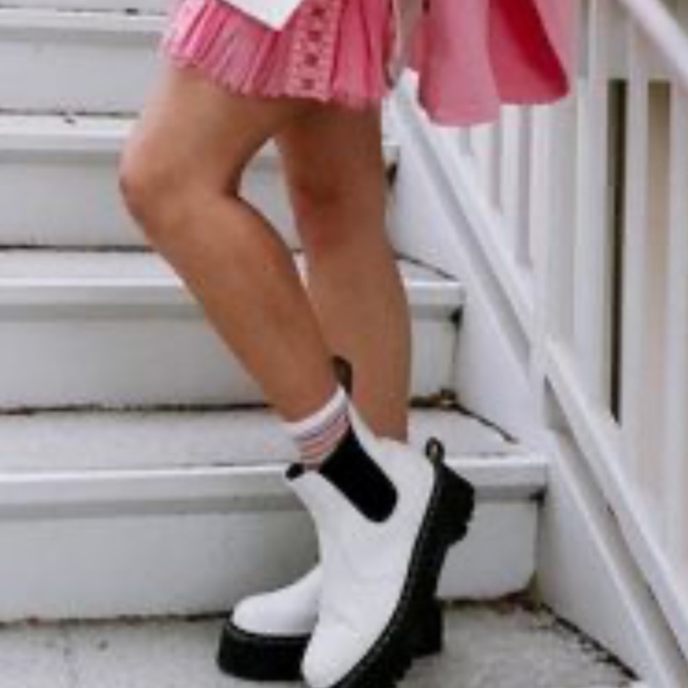 SALE NWT Dr Martens 2976 Smooth Leather Platform Chelsea Boots White Size 7